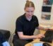 Karina undersøger hovedpine hos kiropraktor Ribe